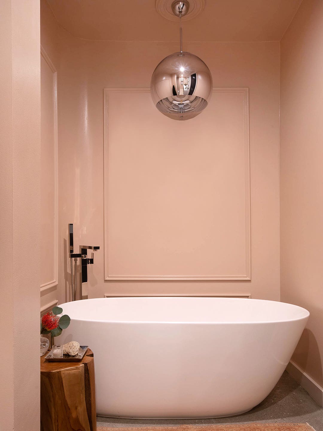 pink tub niche