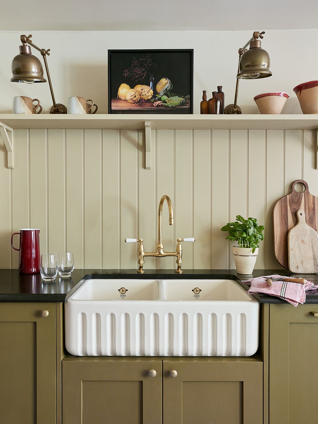 This London Kitchen’s Galley Layout Didn’t Stand in the Way of the Designer Carving Out a Banquette