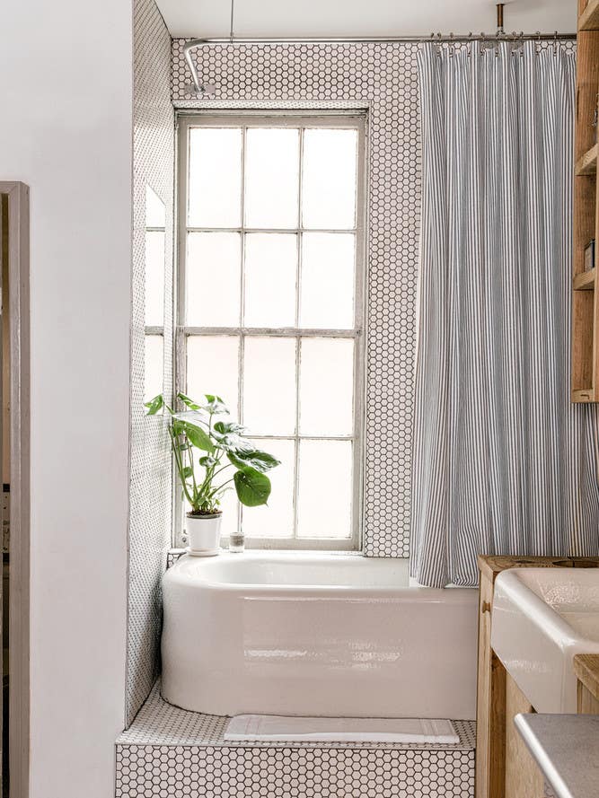 white bathtub
