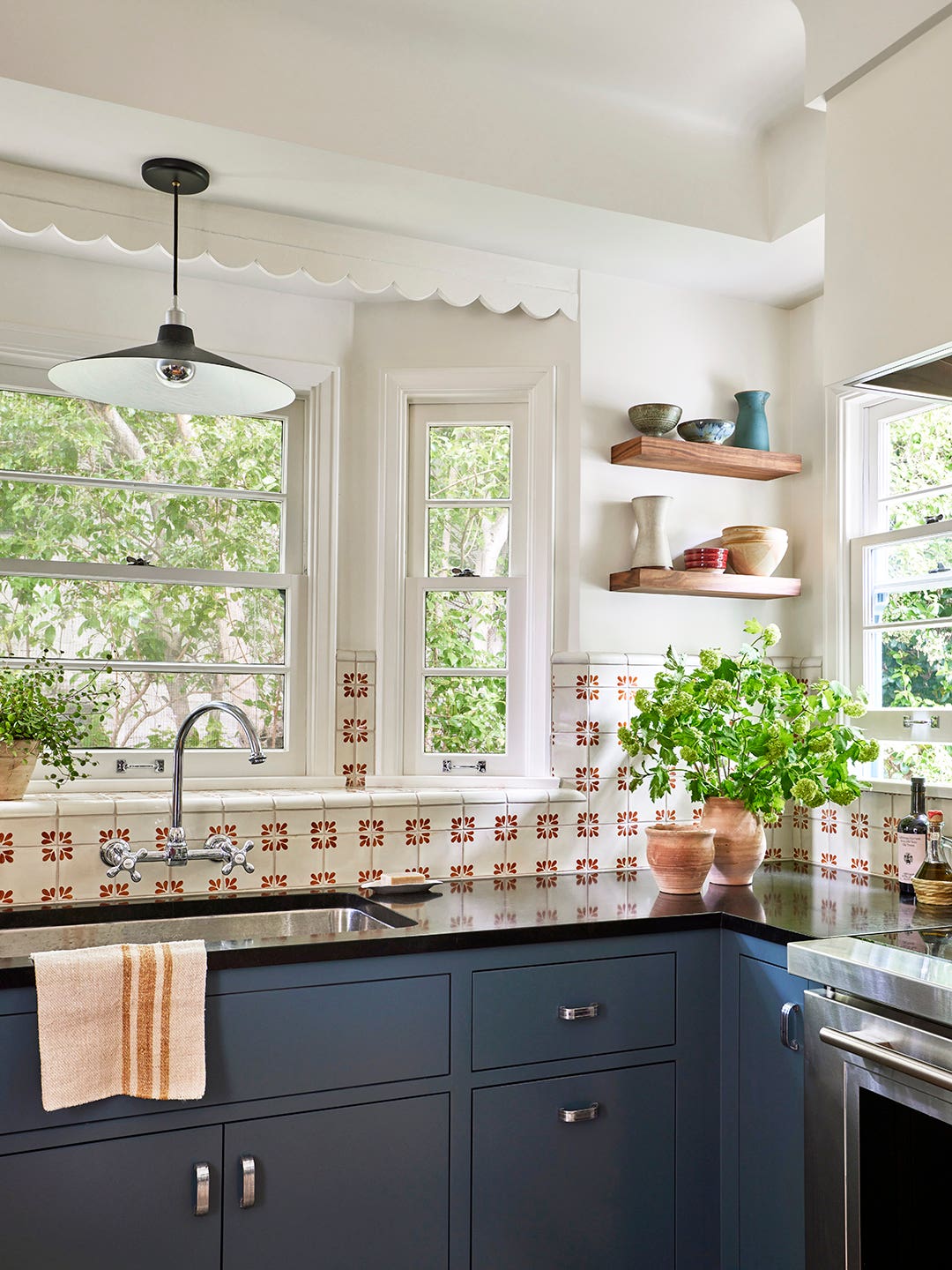 floral backsplashh tile