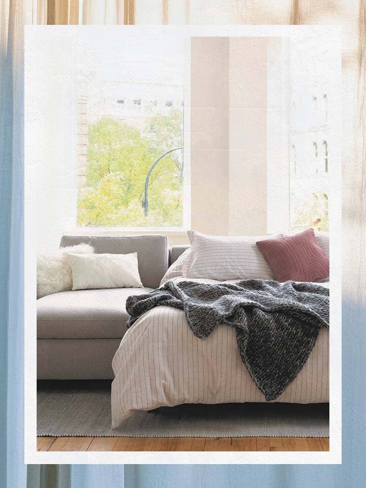 Commerce Slepper Sofas Feature