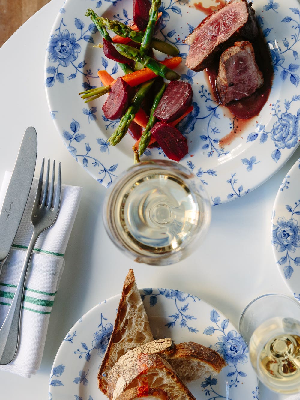 New York Chefs Swear By This Chic Dinnerware Brand