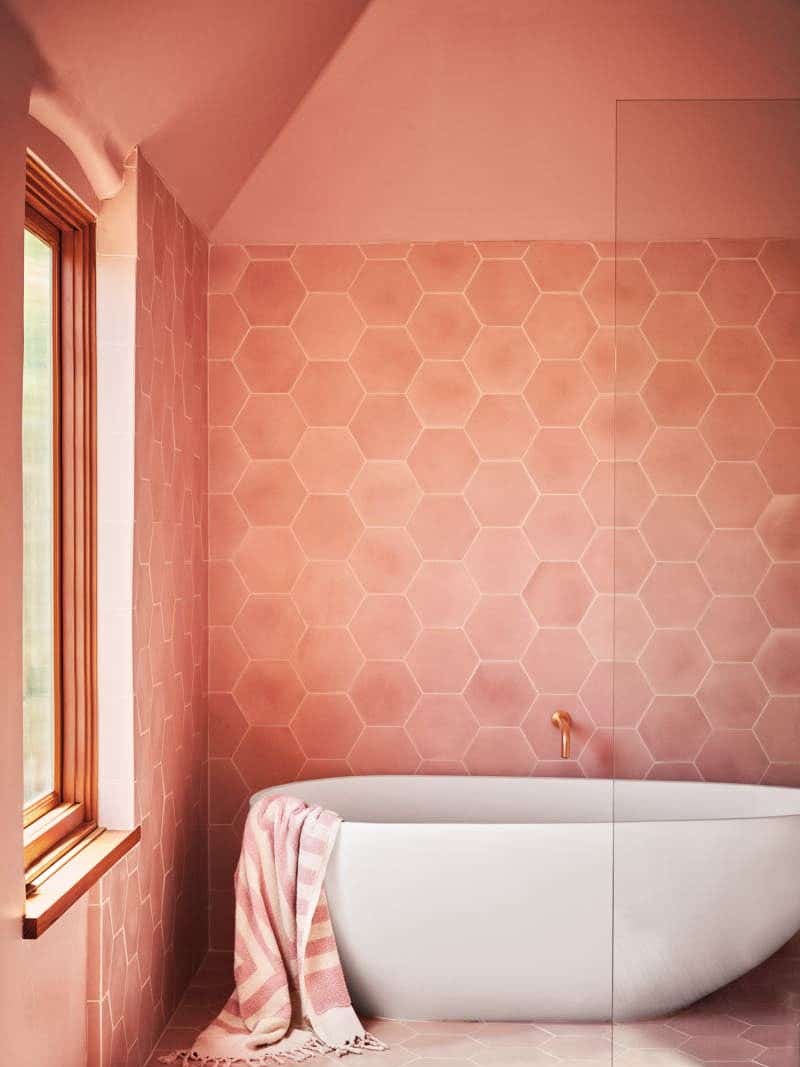 Our Favorite Walk-In Showers Have One Thing in Common